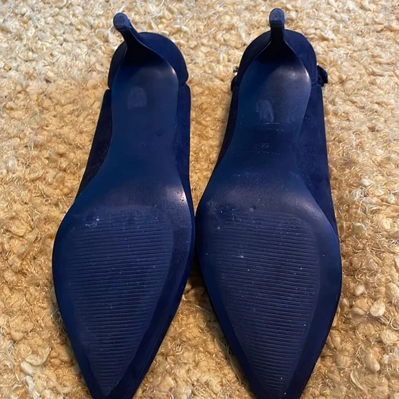 Nine West black classic pump size 8.5 tassel bow accent on back - Picture 7 of 8